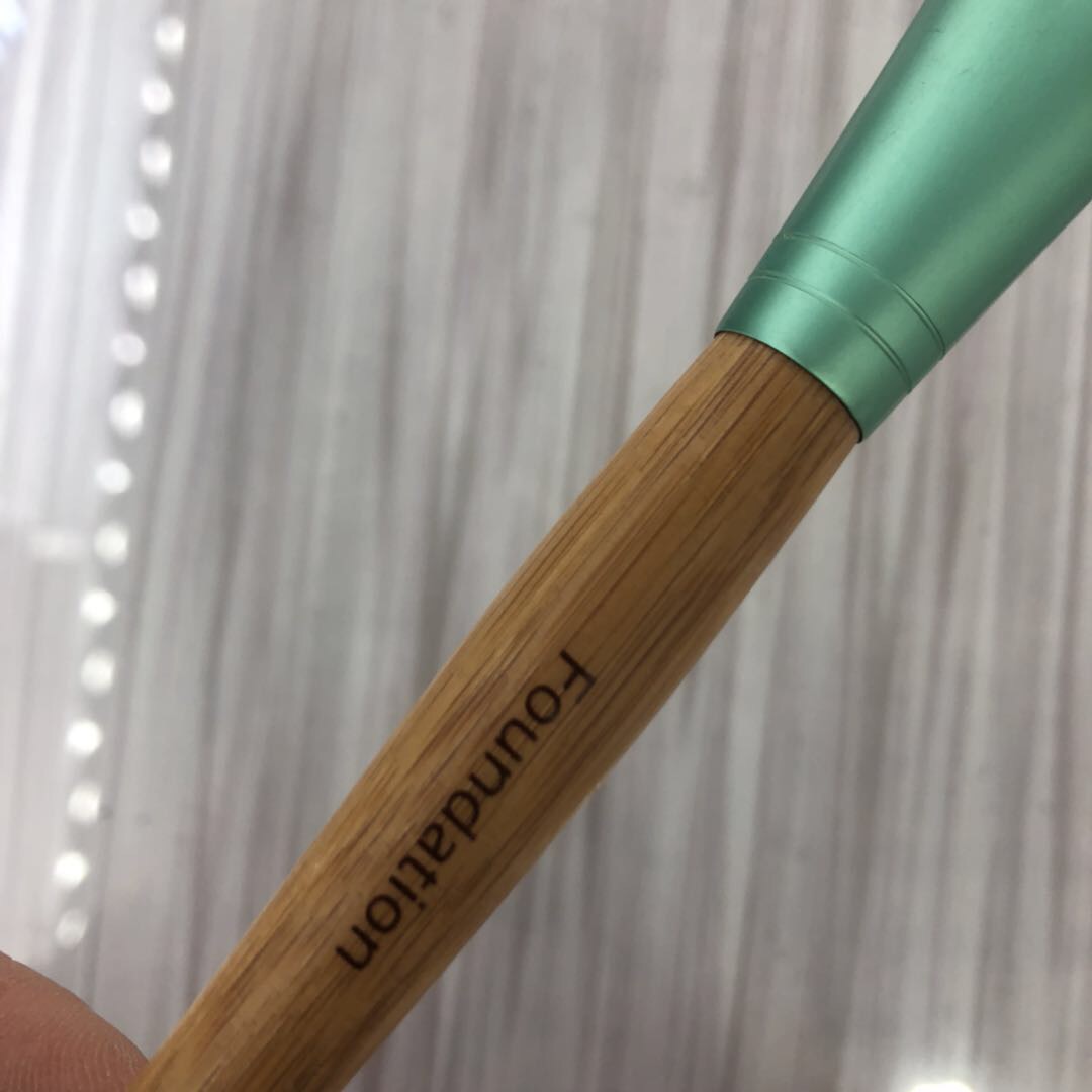 Log Foundation Brush Flat Head Foundation Brush Tongue Brush Liquid Foundation Paste Brush Bb Isolation Makeup Brush Specification drawing