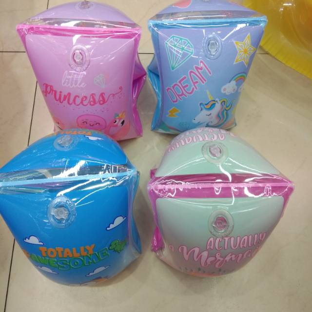 厂家直销pvc儿童玩具游泳手臂圈卡通多色混装批发