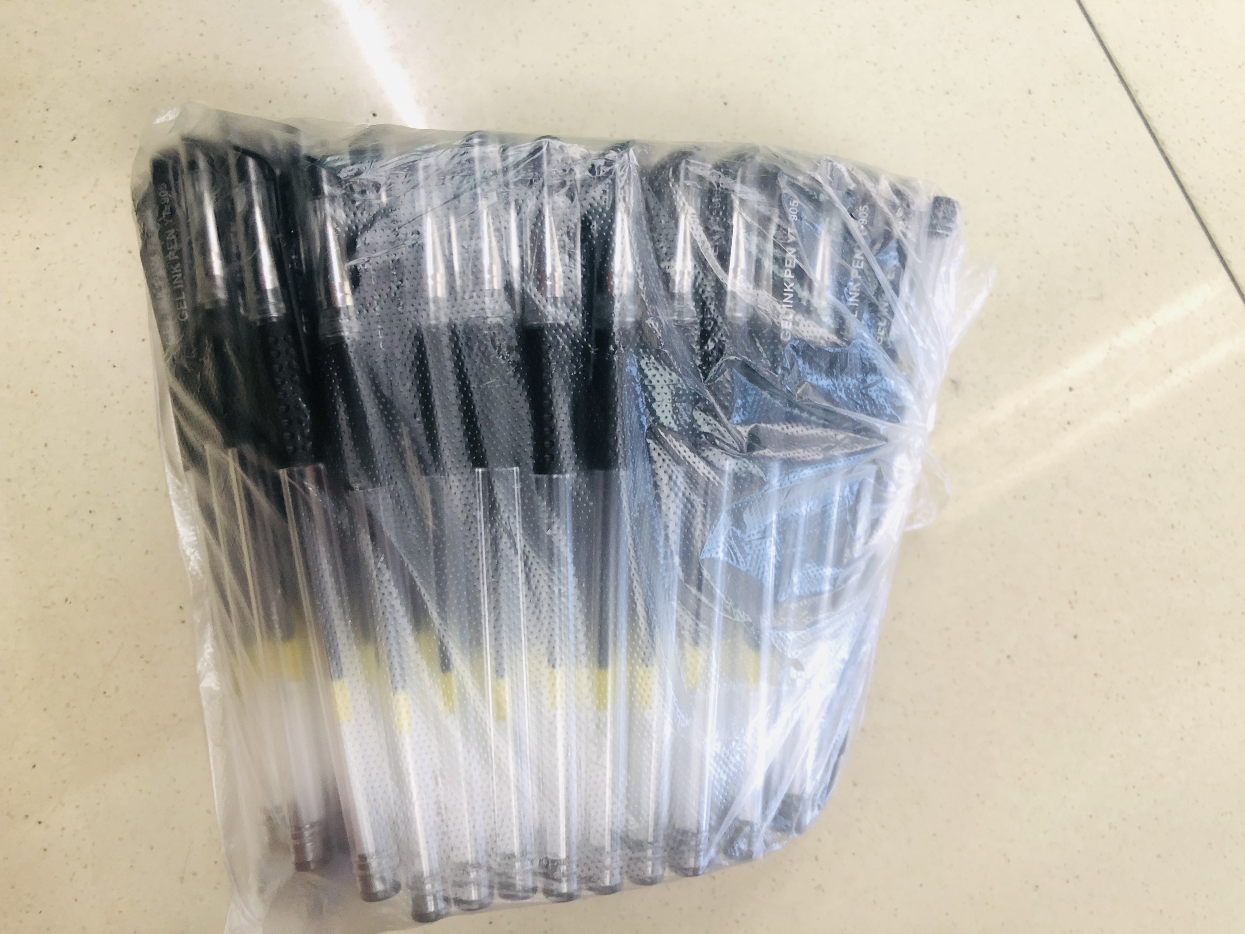 中性笔学生考试 量贩式黑笔水笔碳素笔办公用品