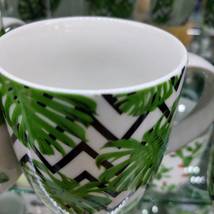 白色陶瓷杯子，绿叶花纹极简，风格小清新