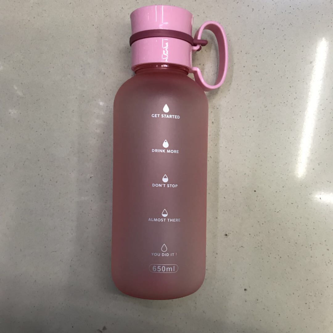 ins风嫩粉色水壶少女必备健身跑步补充水分产品图