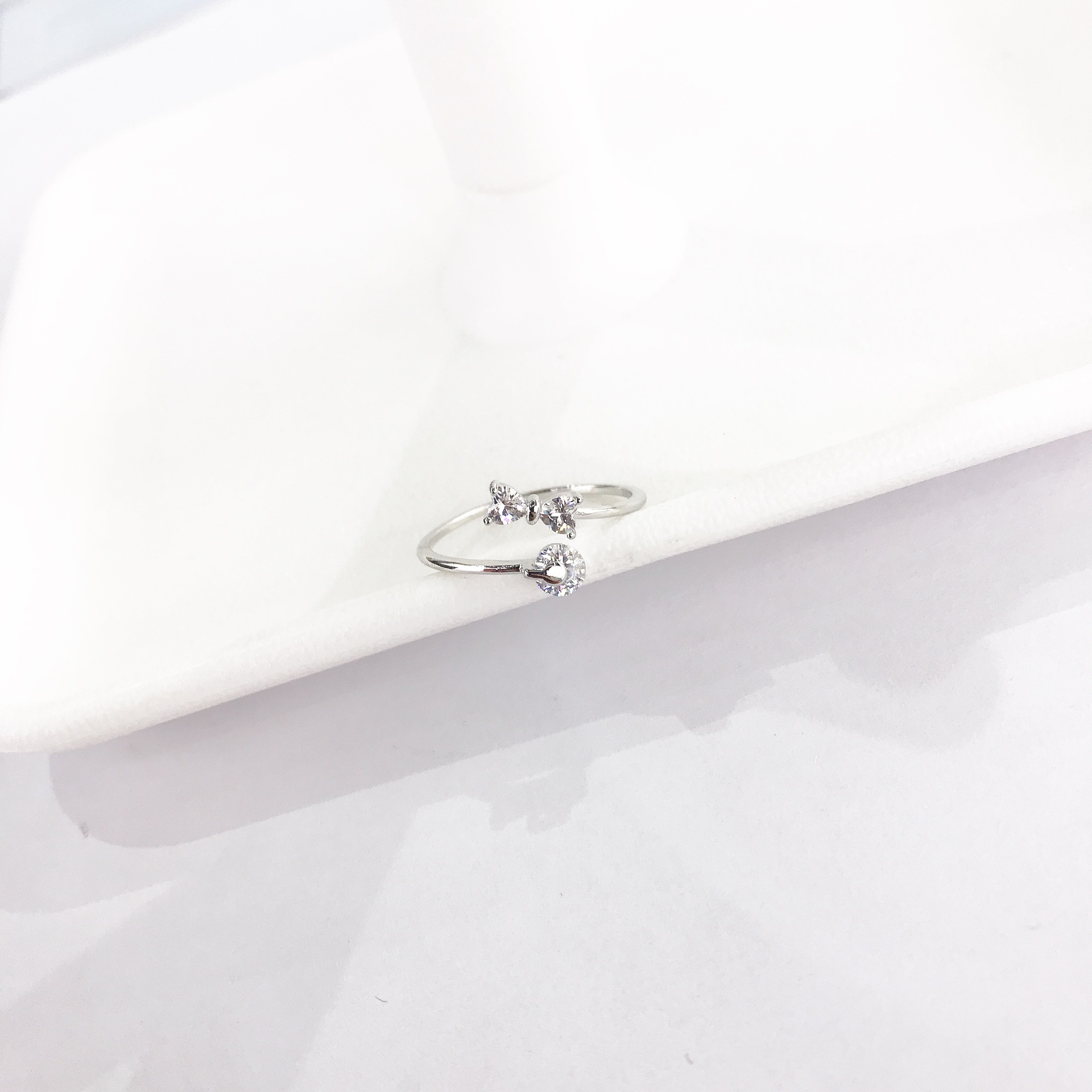 New cross-border Korean fashion bow diamond-encruted ring joint ring, fashionable, individual, elegant, open student, simple and elegant Xin Mingyang details Picture