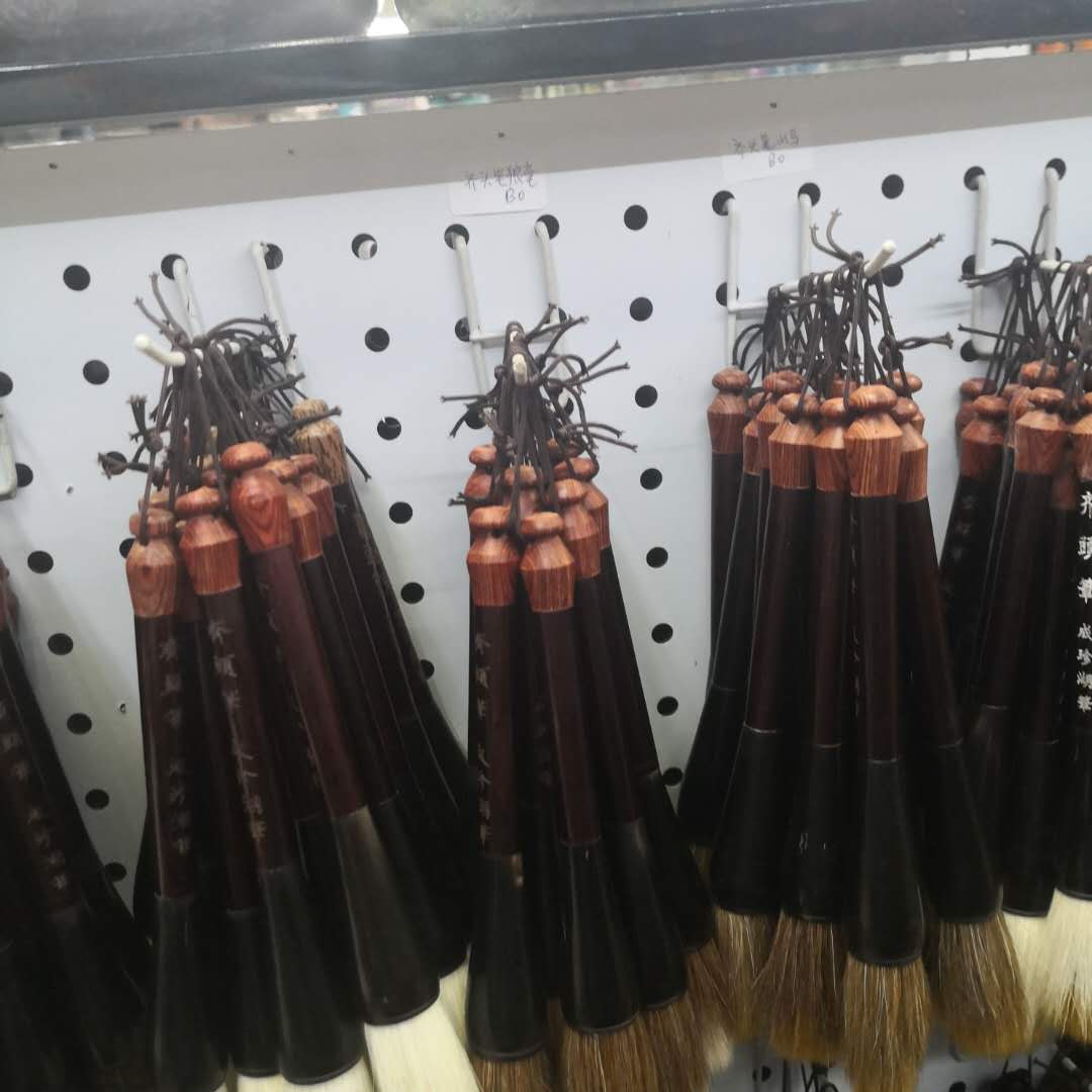Custom-made calligraphy brushes made of thickened wolf-hair solid wood are durable