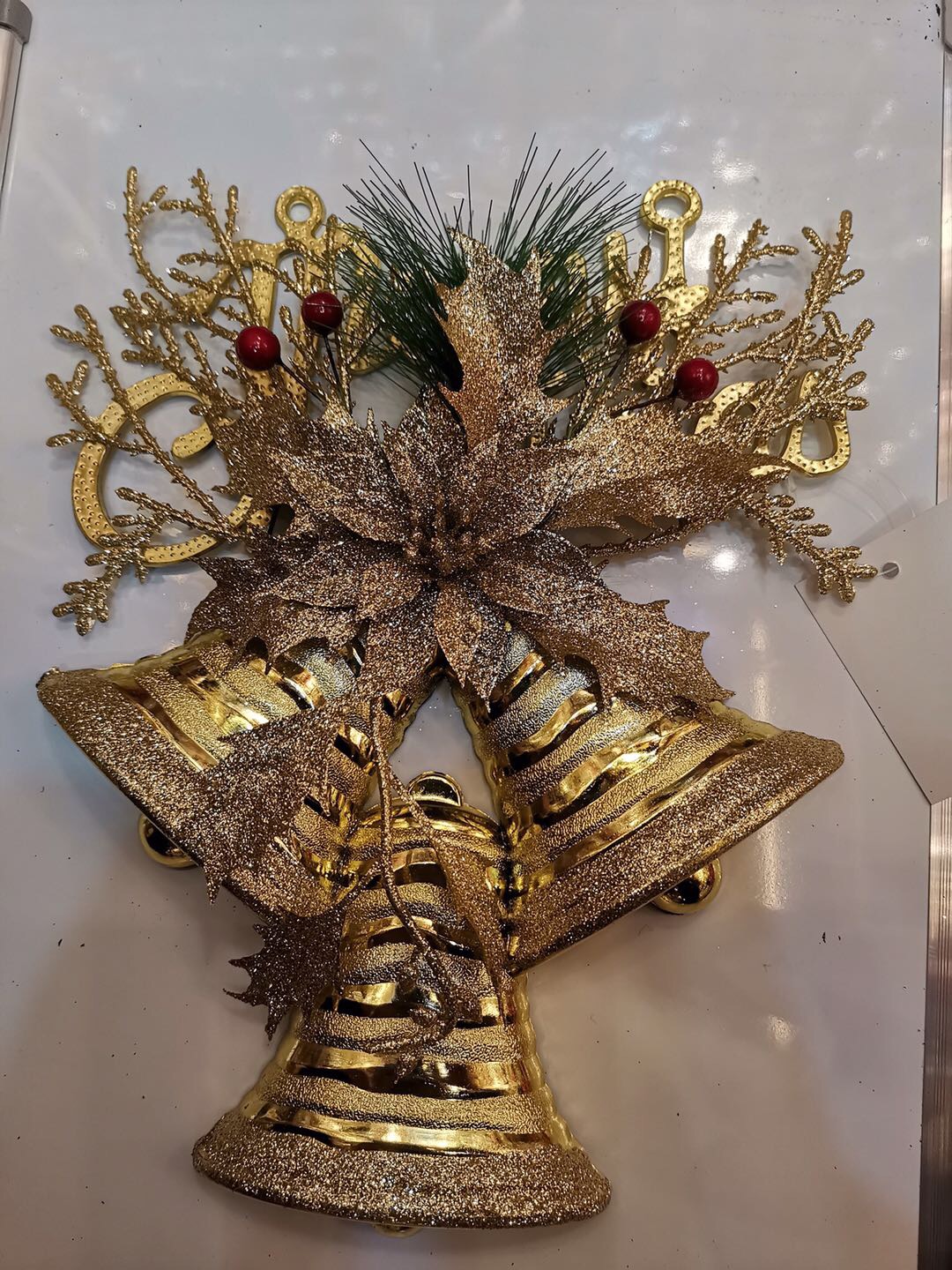 Donghuang Christmas tree pendants: Three plastic clock pendants