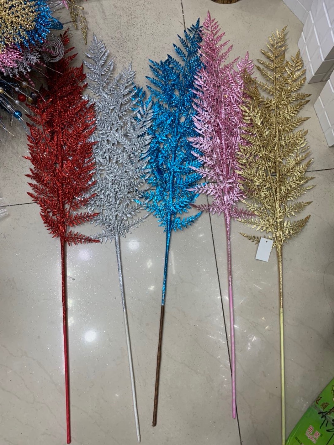 Floral arrangements for the living room with gold powder artificial plants
