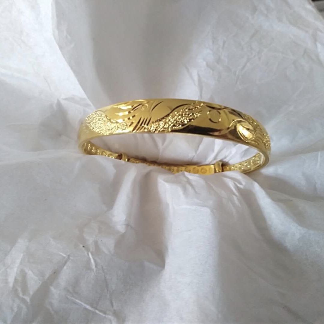 Japanese and Korean version exquisitely carved bracelets, electroplated real gold color-preserving jewelry, trendy gold jewelry Specification image