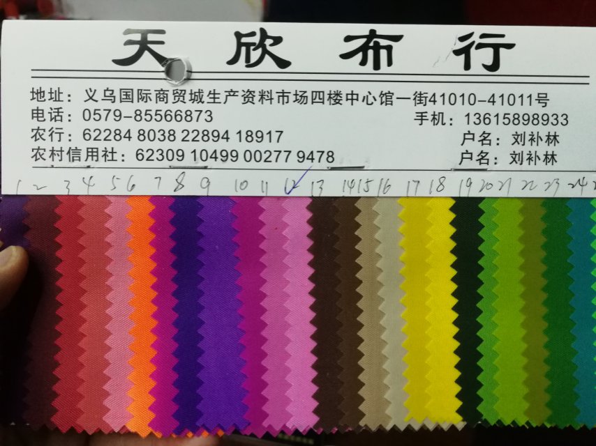 厂家直销热销新款多色皮革大量现货高中低档箱包沙发鞋材面料