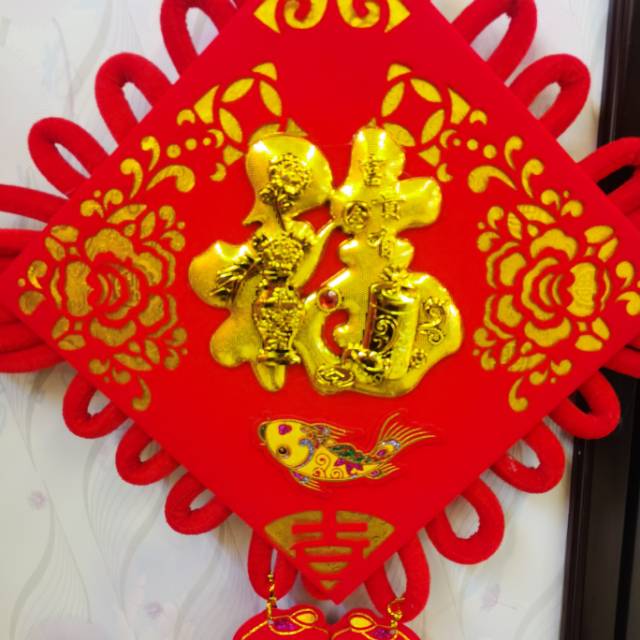Chinese knot pendants, paper-cut "Fu" character hanging, double fish tassels, living room home wall decorations, festive background wall decorations for the Spring Festival details Picture