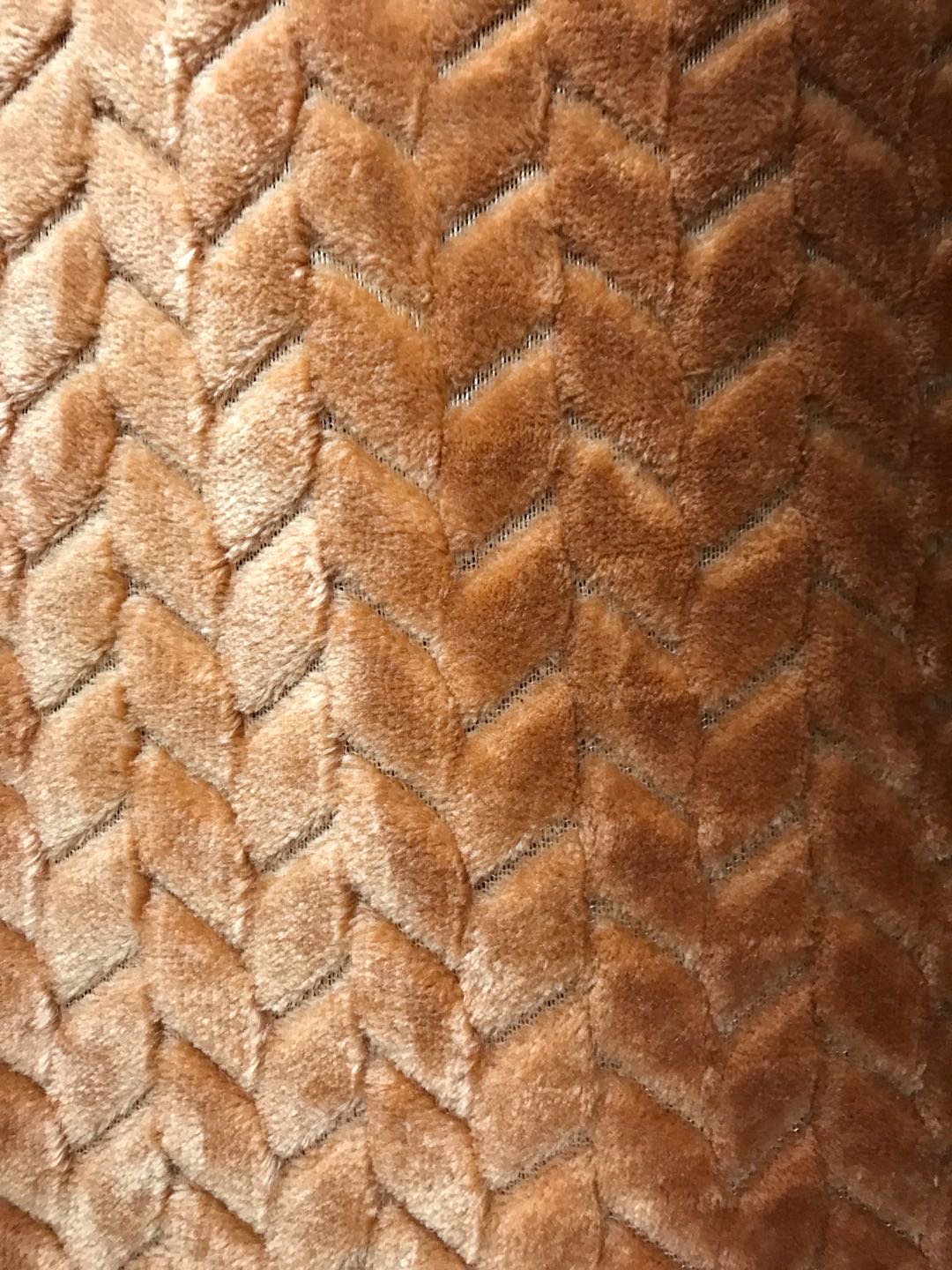 Solid Colour Geometric Diamond Pattern Drawn Flannel Chemical Fibre Reinforced Blanket details Picture