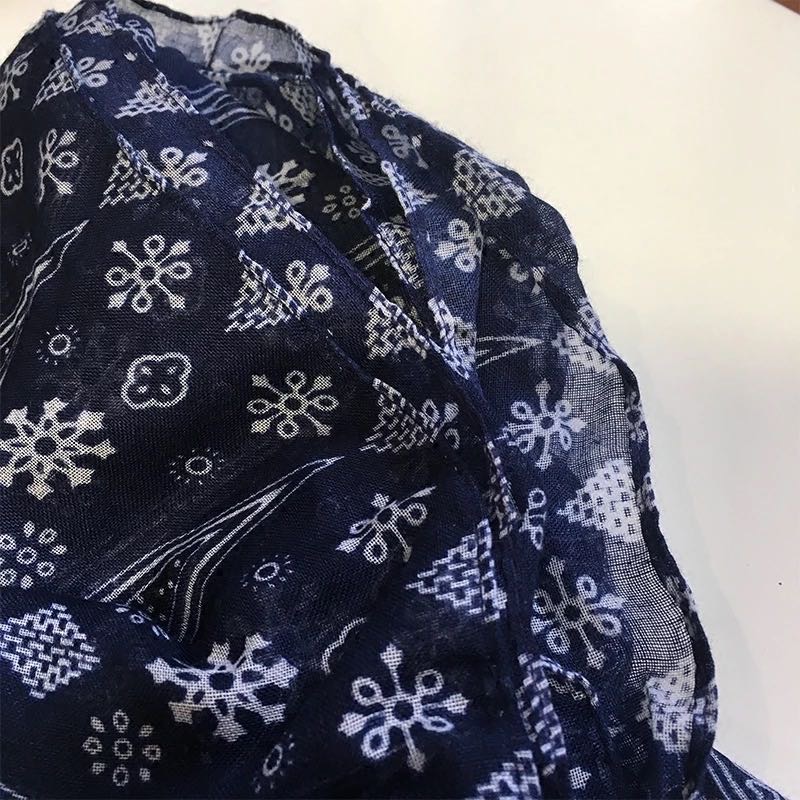 Ladies' scarves are available in two colors: European and American casual polyester and ethnic style for students details Picture