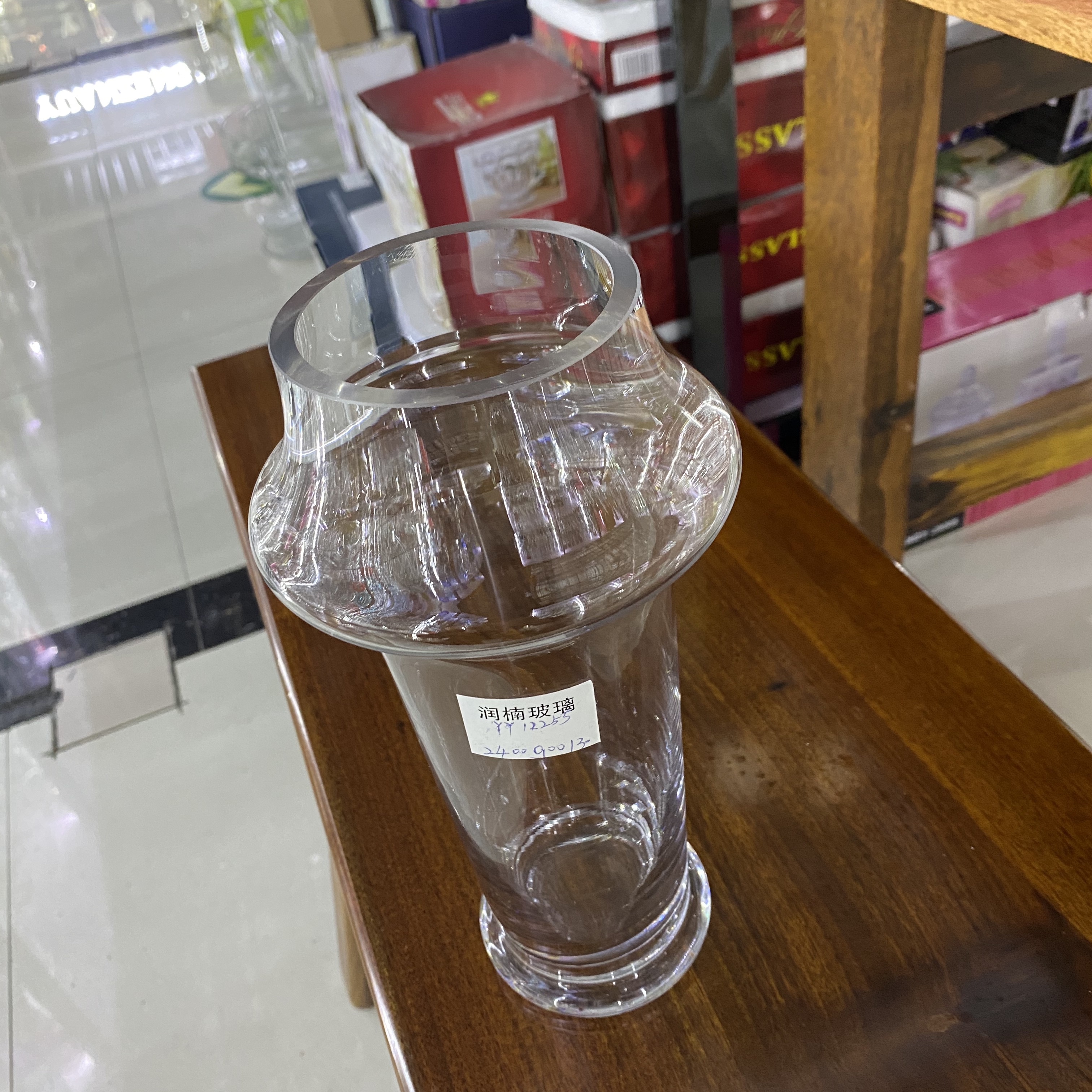 Madrid narrow-mouthed transparent creative European retro relief glass vase, living room court flower arrangement and decorative item details Picture