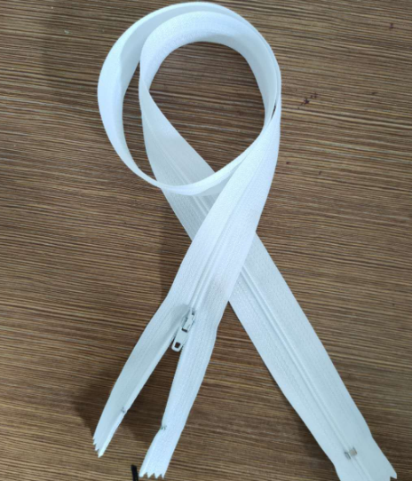 8号树脂闭尾口袋拉链羽绒服现货细节图
