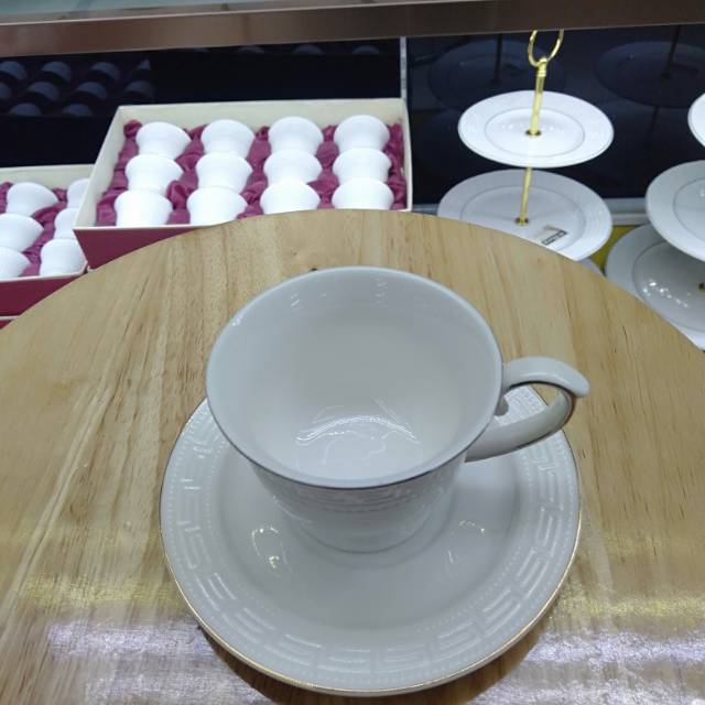 European Ceramic Coffee Cup And Saucer Set 2-Piece Afternoon Tea Set Couple Cup And Saucer details Picture