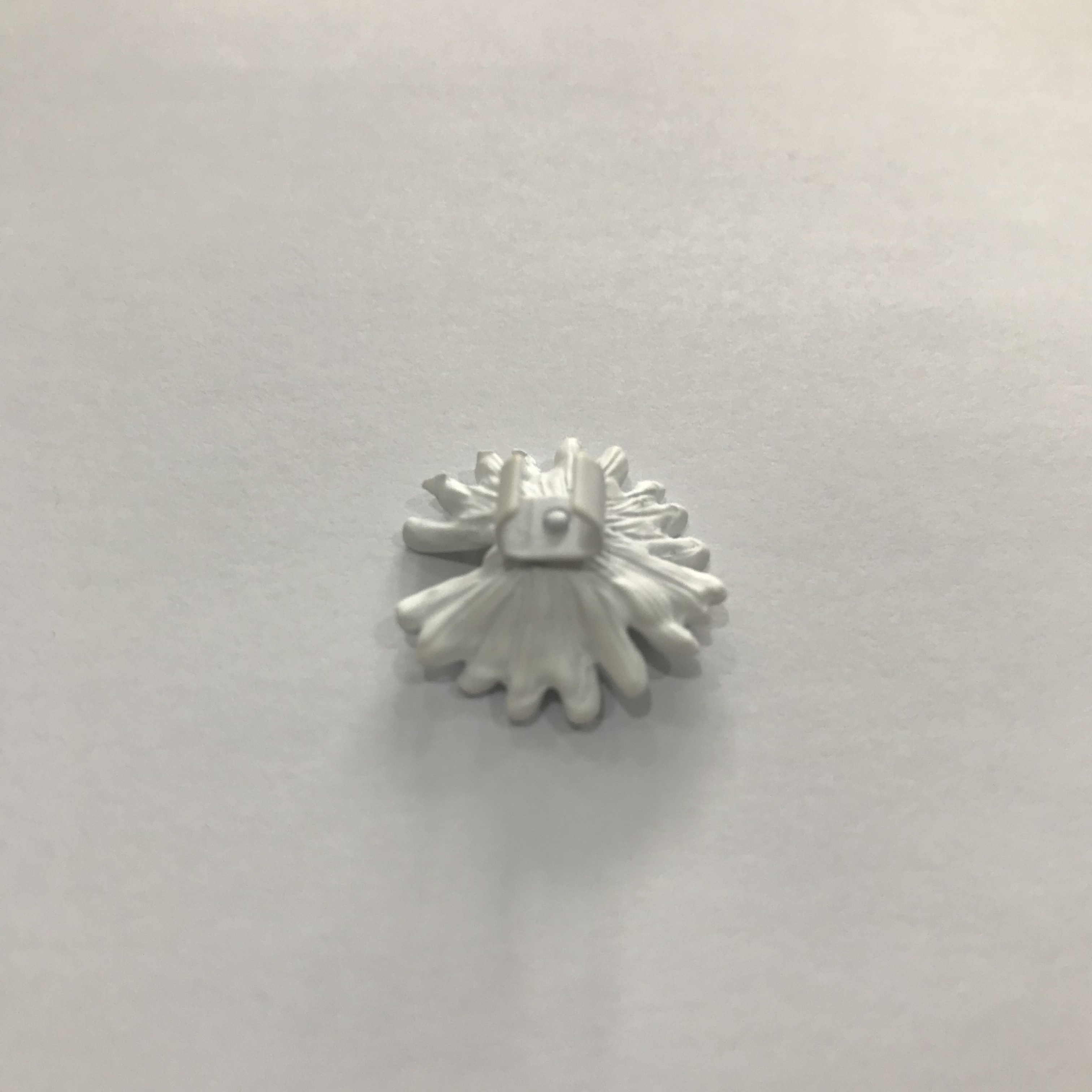 White shoelace buckle chrysanthemum decoration i shoe buckle cartoon cute shoe decoration shoe accessories (100ps/ package) Specification image