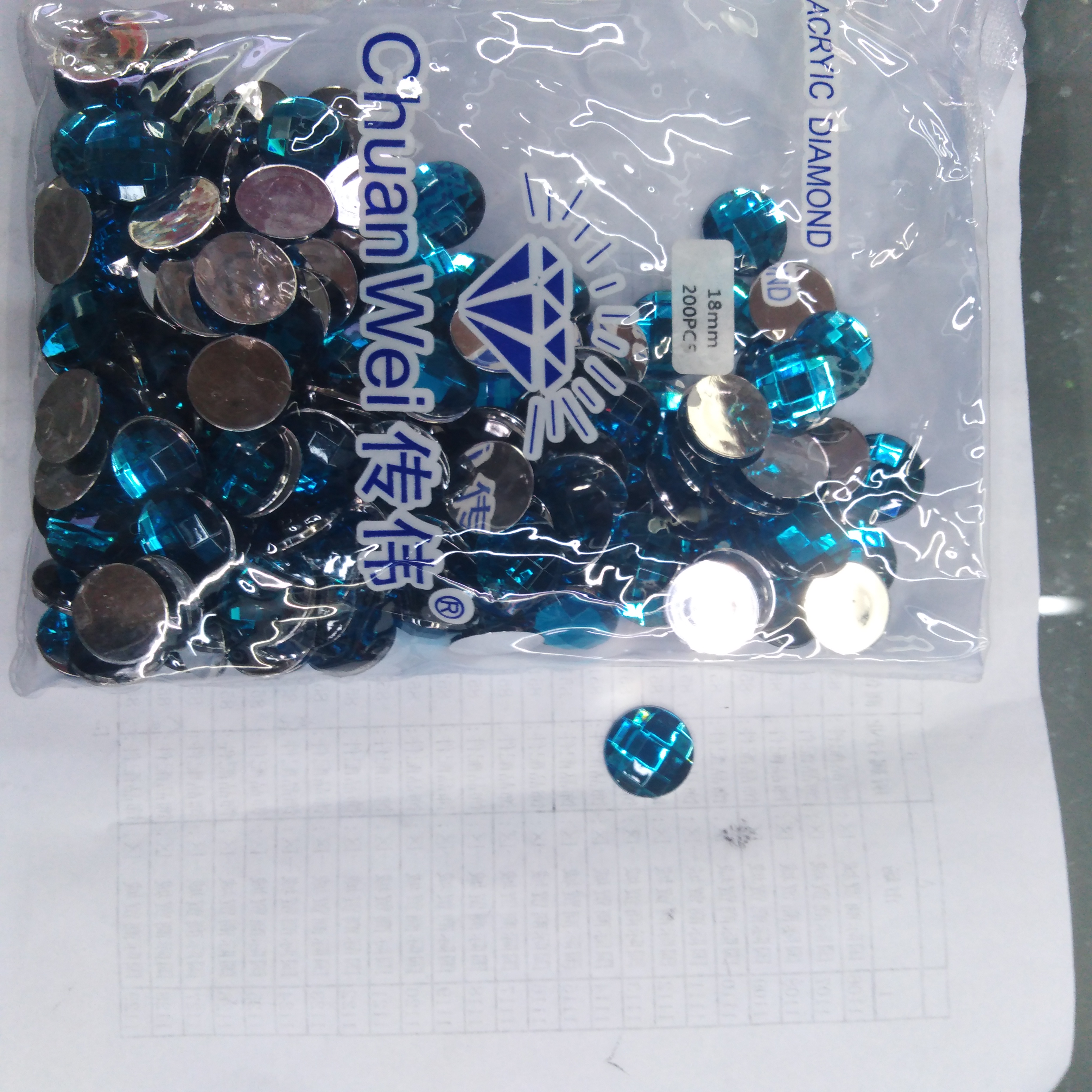 Multi-faceted hemispherical blue acrylic diamond pendant accessory, acrylic diamond crown accessory details Picture