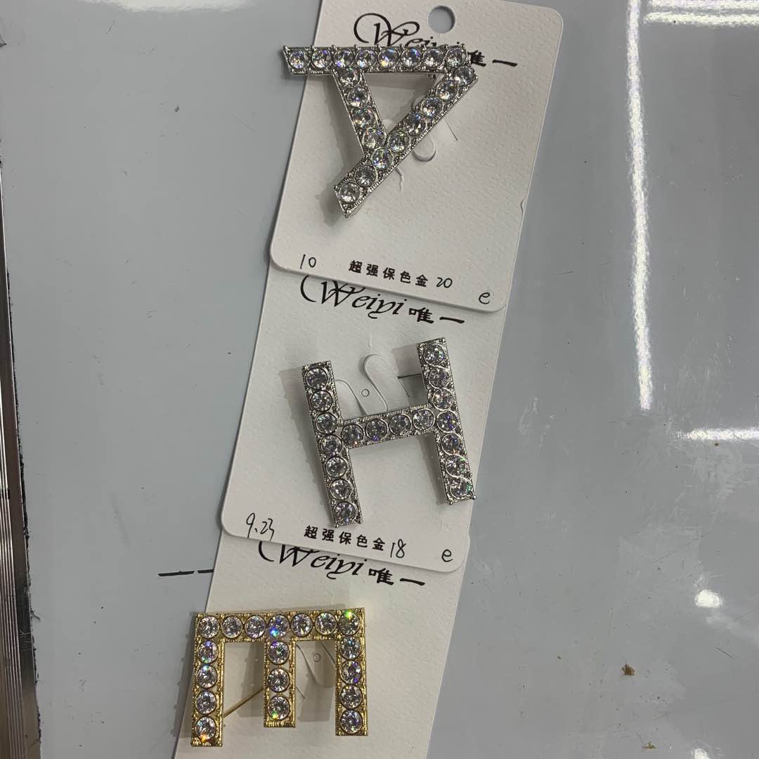 Factory direct alloy glass diamond gold and silver color full diamond letter brooch thumbnail