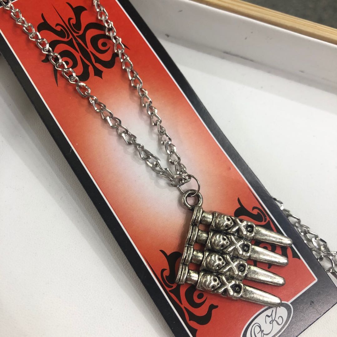 Bullet-shaped pendant necklace, a fashionable and versatile new necklace, a high-end new internet-famous necklace accessory