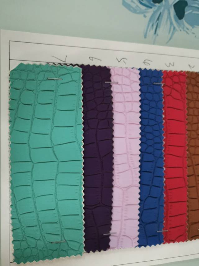 Factory direct sales of hot-selling new PU crocodile leather, large stock of luggage, sofa decoration and waterproof fabric Specification image