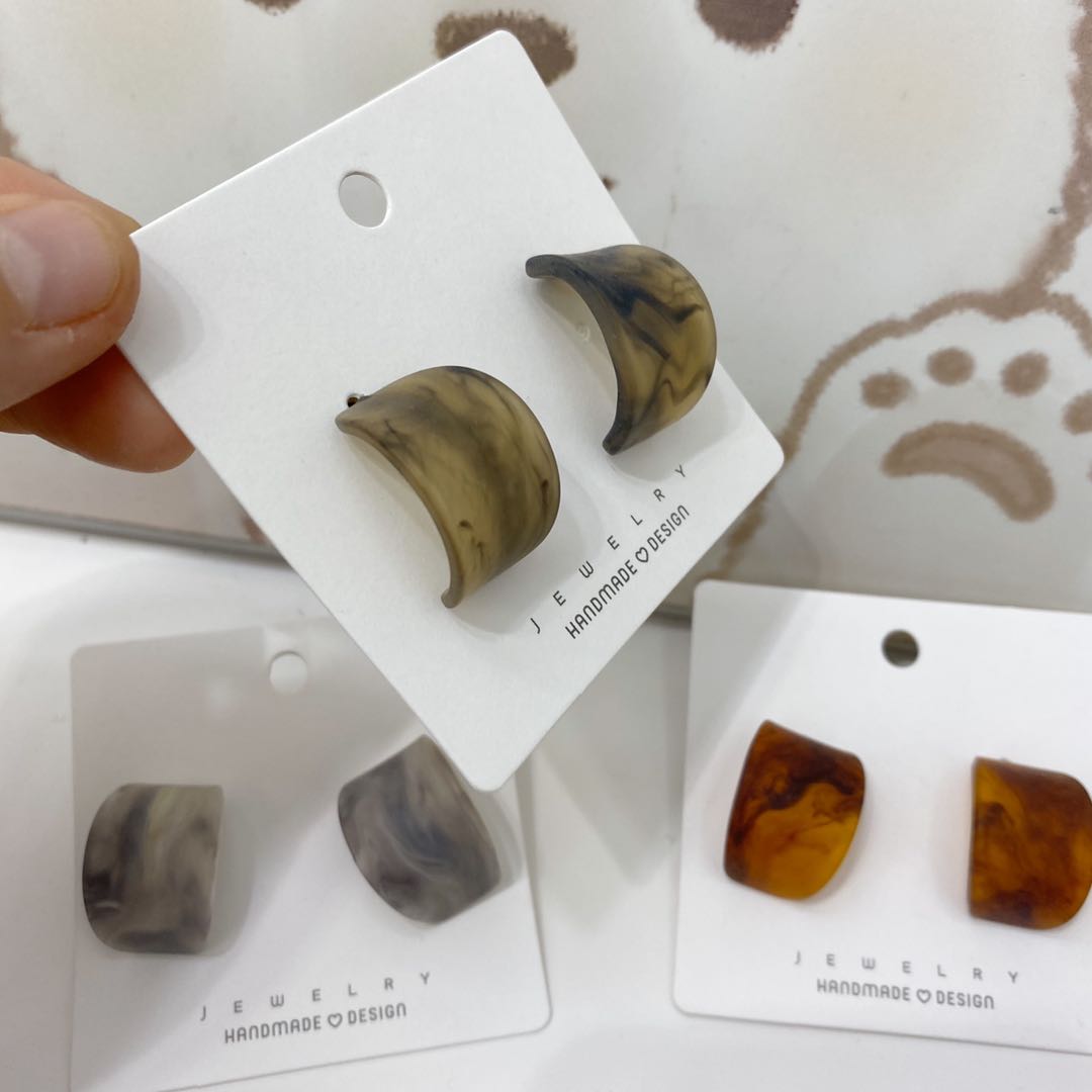 Candy-colored retro, fresh and fashionable earrings and earrings, with a unique style, color retention and anti-allergy features, are popular online earrings and accessories details Picture