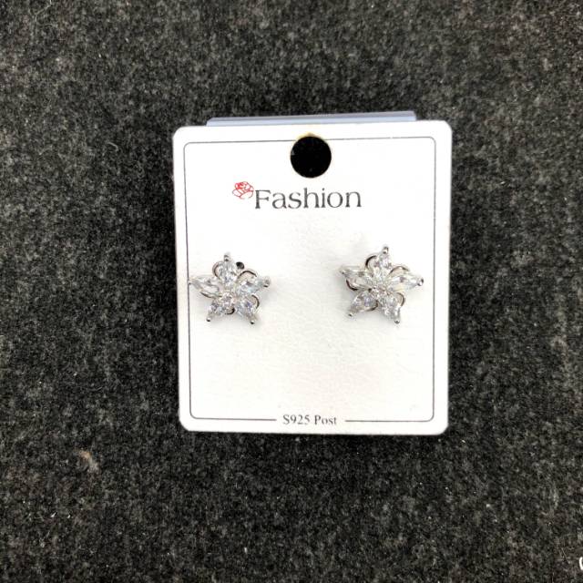 Plum blossom stud earrings, zircon, stylish, versatile and fresh earrings