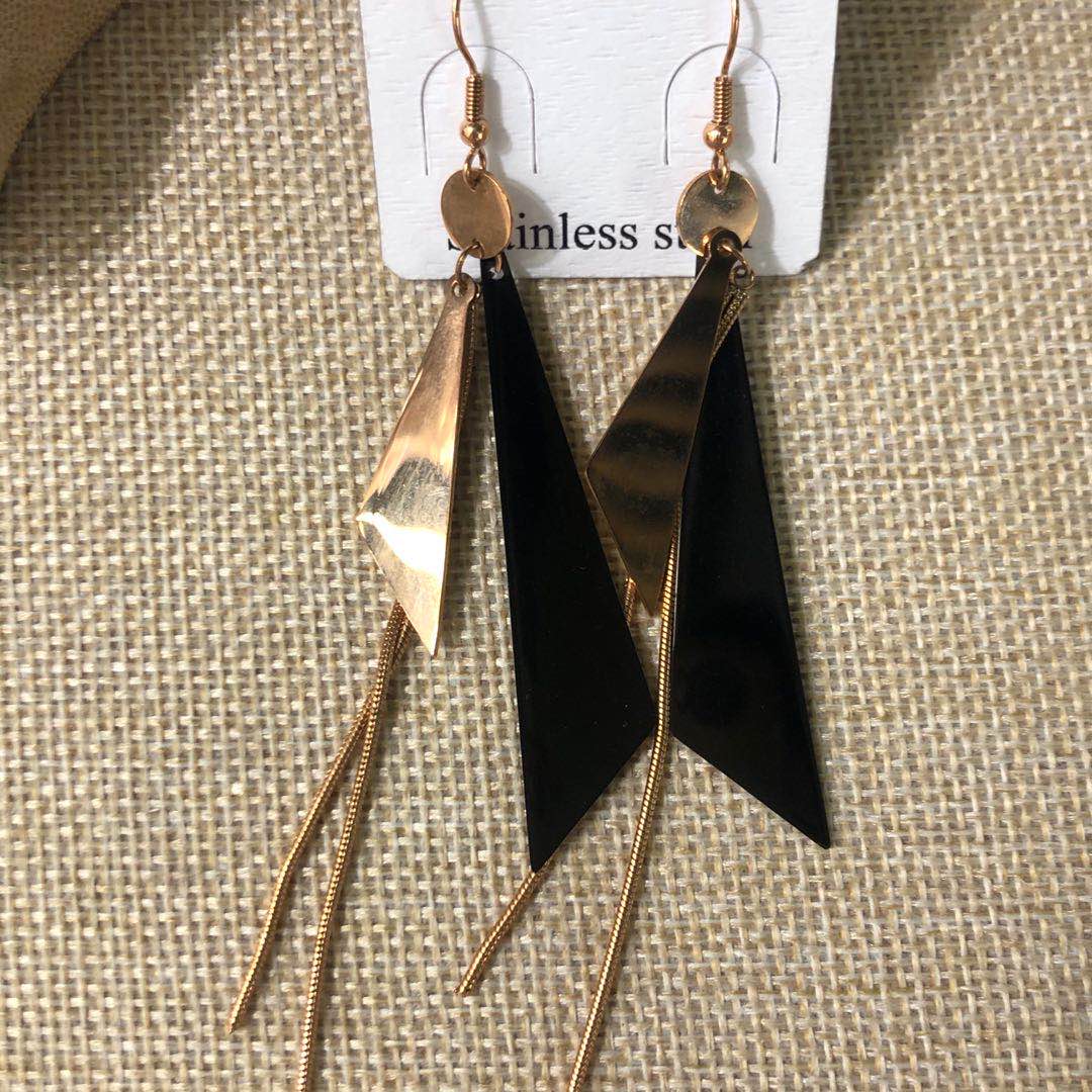 European And American Metallic Temperament Geometric Triangle Long Earrings Fashion Stainless Steel Simple Environmental Protection Net Red Jewelry Specification drawing