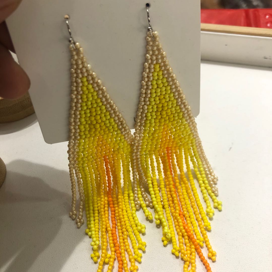 New geometric triangular rice bead earrings from Japan and South Korea are fashionable, color-preserving and anti-allergy earrings details Picture