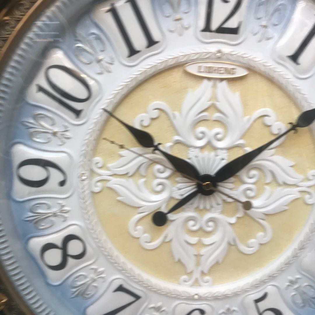 European-style wall clock, living room silent clock, wall modern clock, country personality decoration, simple and creative quartz clock details Picture