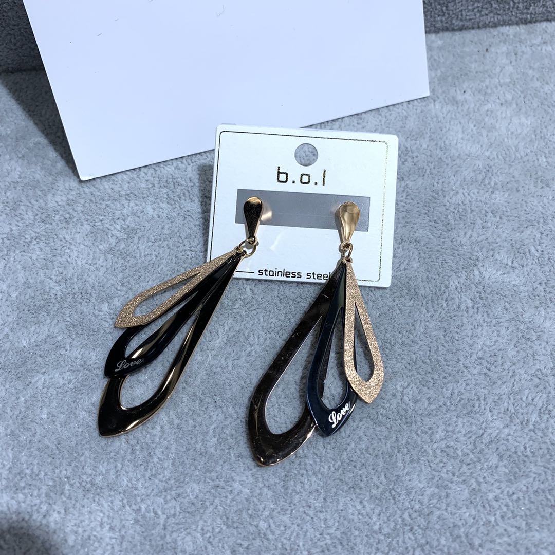 饰品/钛钢耳钉/耳饰/耳环/圆形耳钉产品图