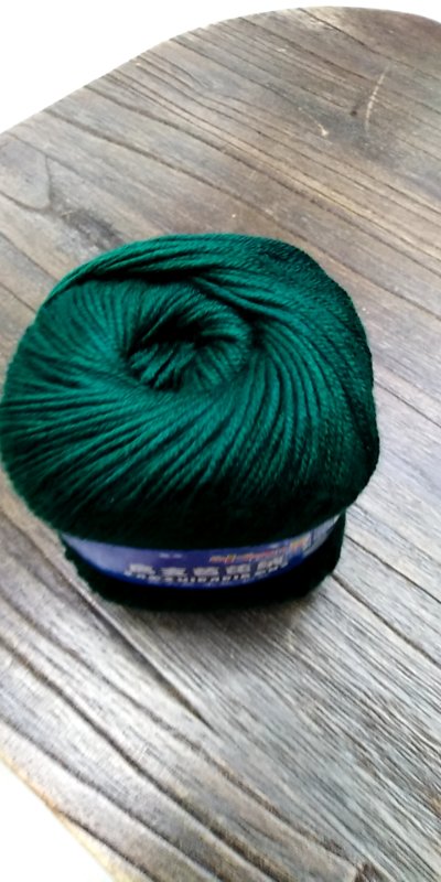 Wholesale of household woolen yarn, single-color woolen yarn for clothing and accessories details Picture