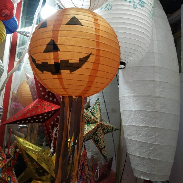 Halloween pumpkin lanterns, pumpkin buckets, ghost face patterns, hand-held pumpkin bags, decorative props, ghost face patterns, Ghost Festival glowing toys, paper lanterns details Picture