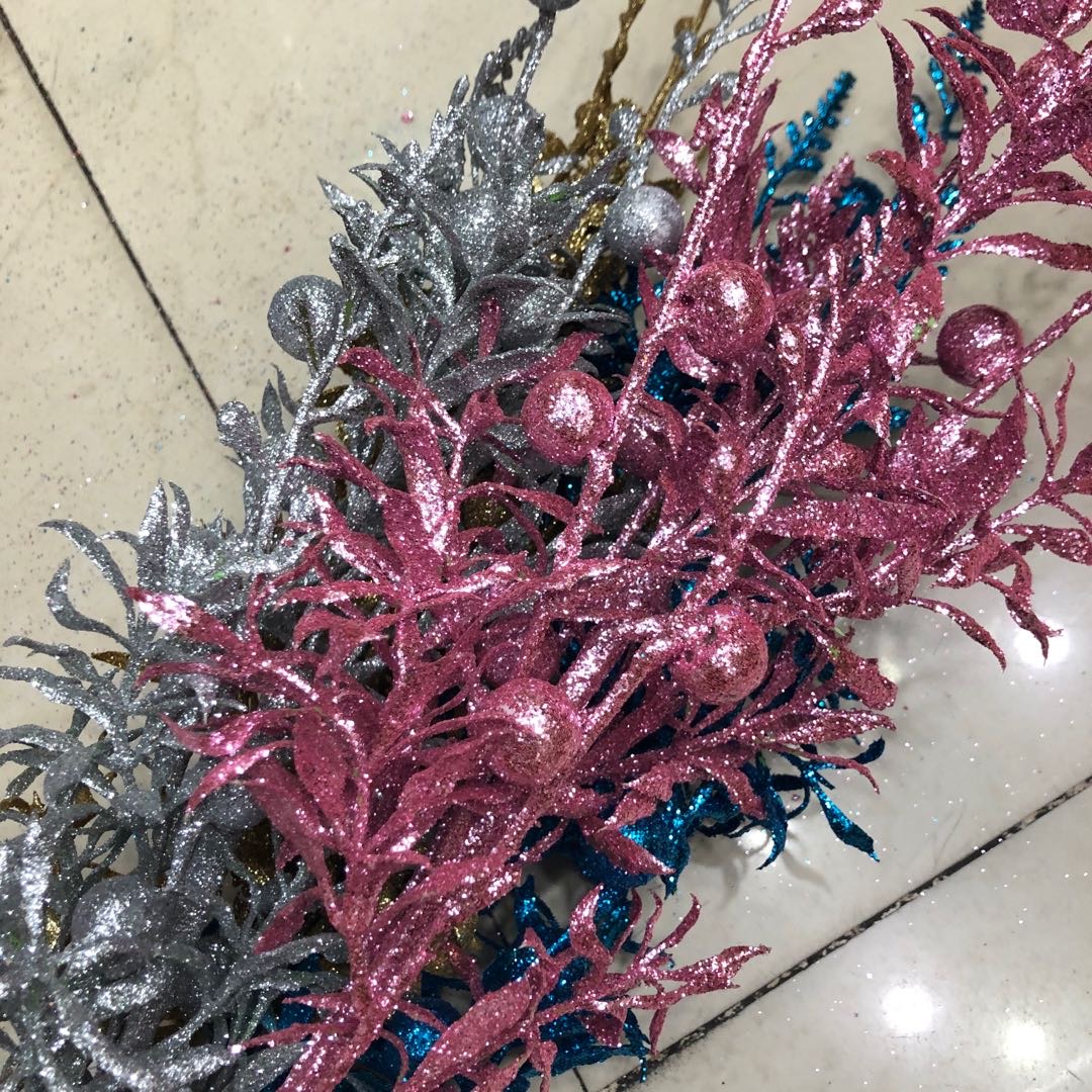 Artificial plants are placed in the entrance hall, wedding decoration and living room details Picture