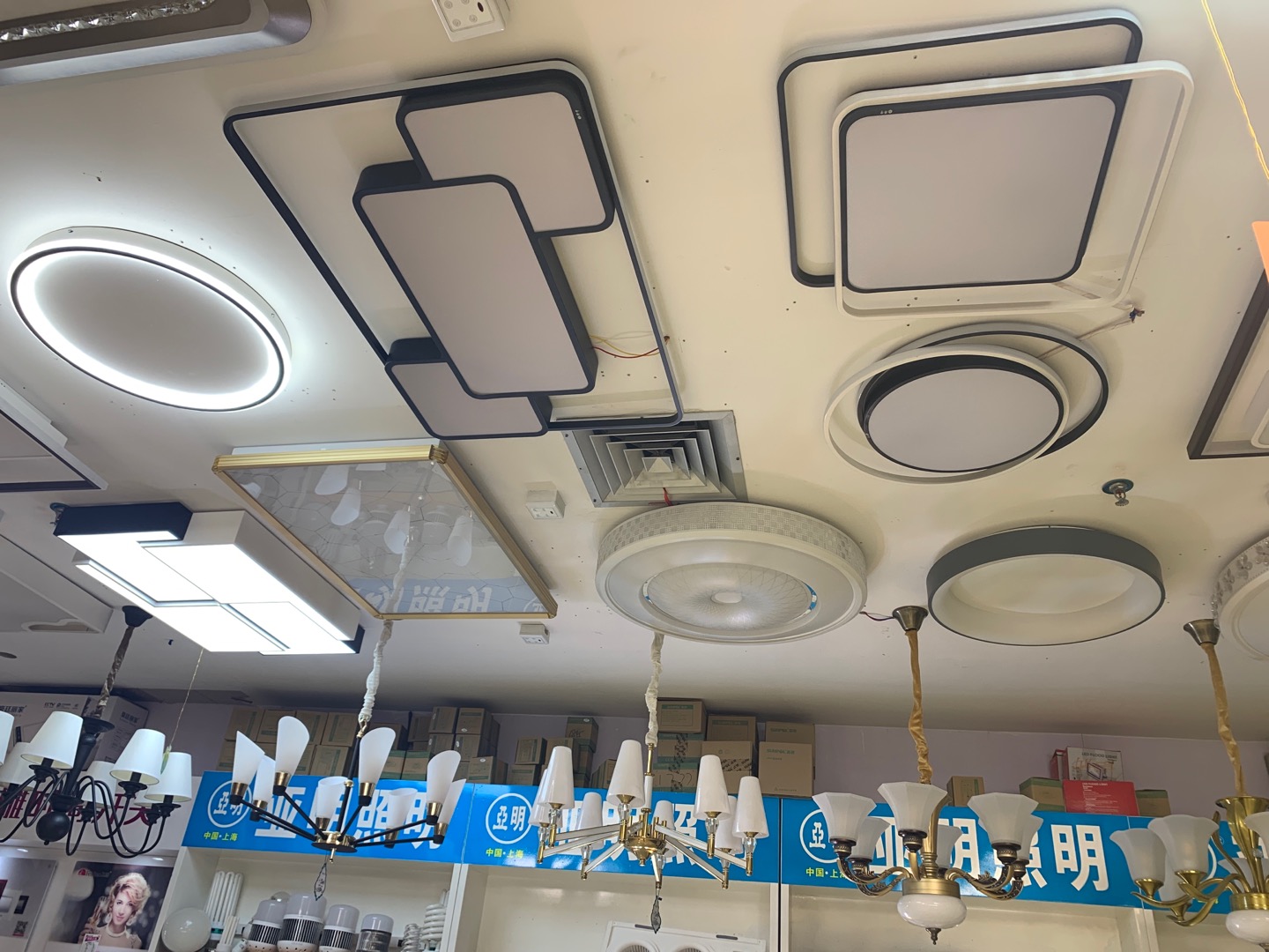 Yiwu Buyun Lighting Shop describe pic - 3