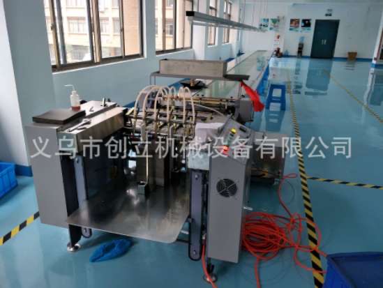 The 650-type Feida fully automatic paper feeding, gluing and gluing machine has established a physical store of printing machinery with good quality and favorable prices details Picture