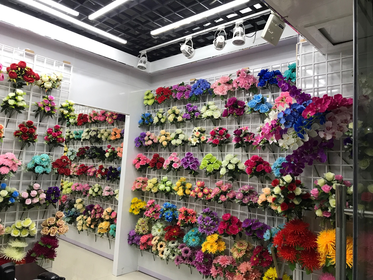 Wang Shouhua Silk Flower Accessories Store describe pic - 3