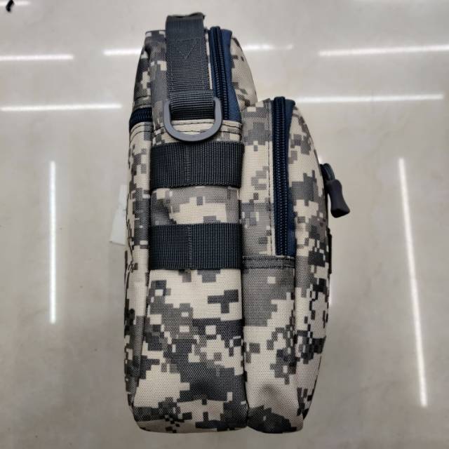 户外野外探险多功能迷彩背包产品图