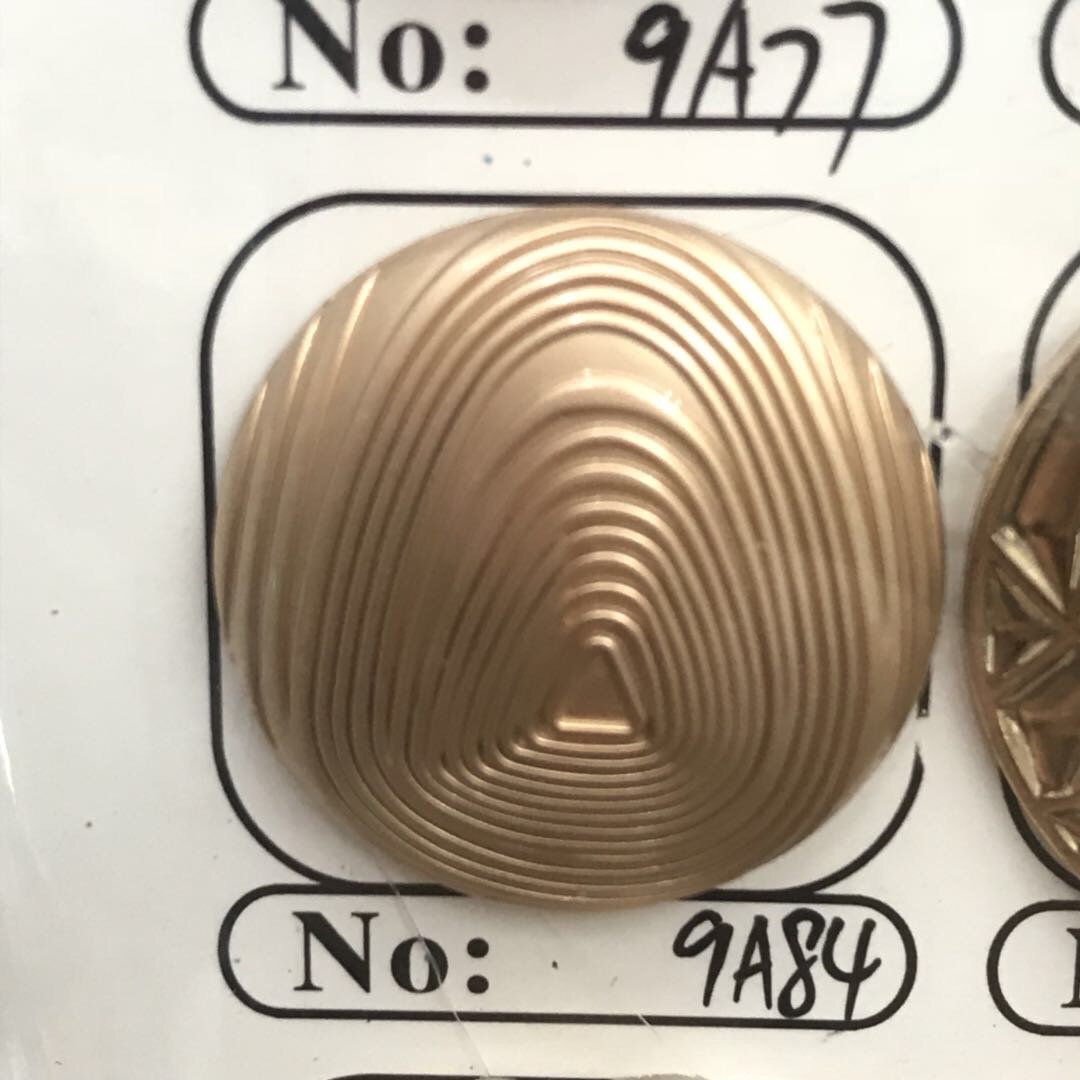 贝壳纽扣/奔涵盘扣/鞋扣/铁环/心型纽扣产品图