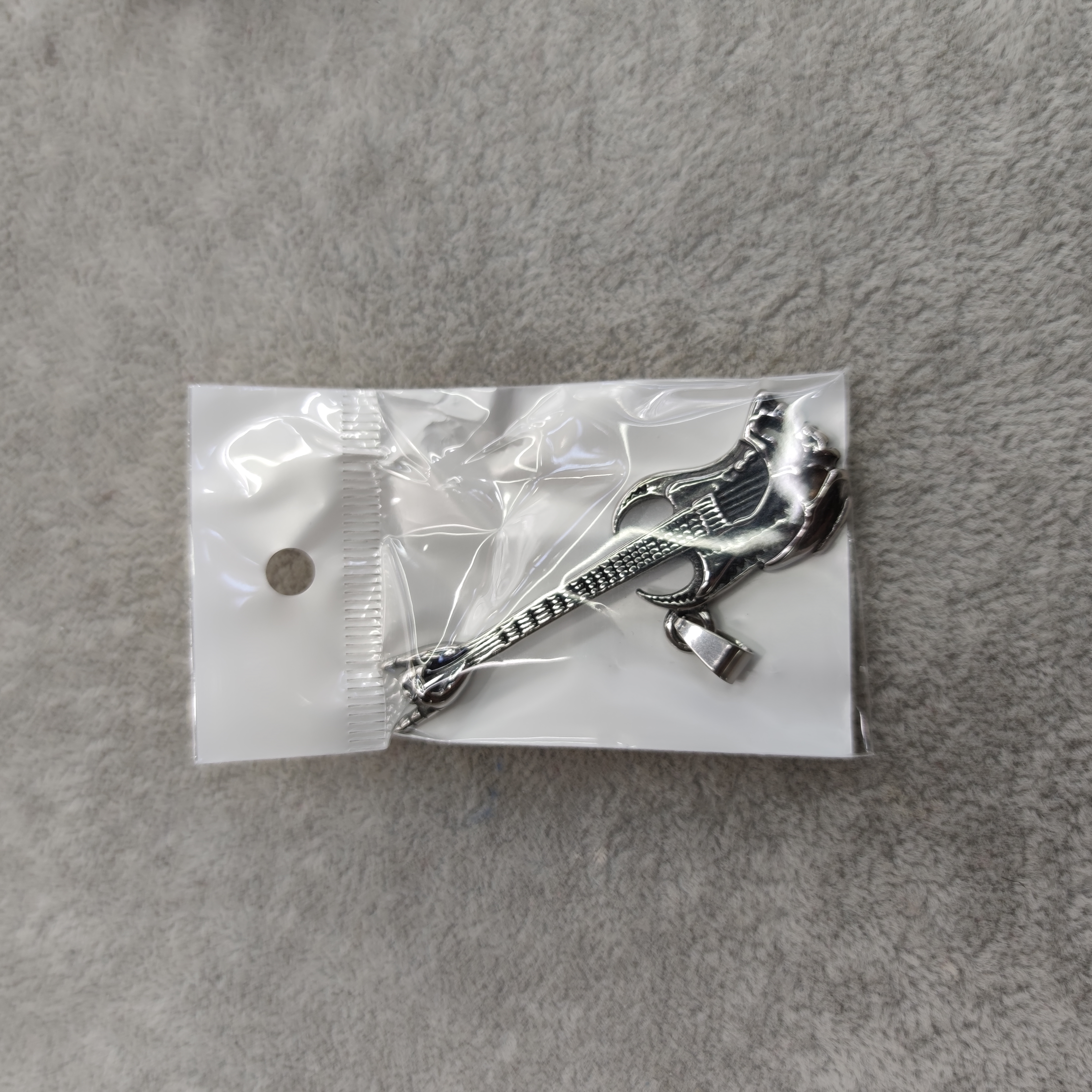 European and American rock bass guitar pendant stainless steel titanium retro music personality accessories
