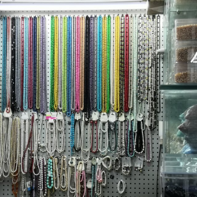 Colorful bead decoration describe pic - 3