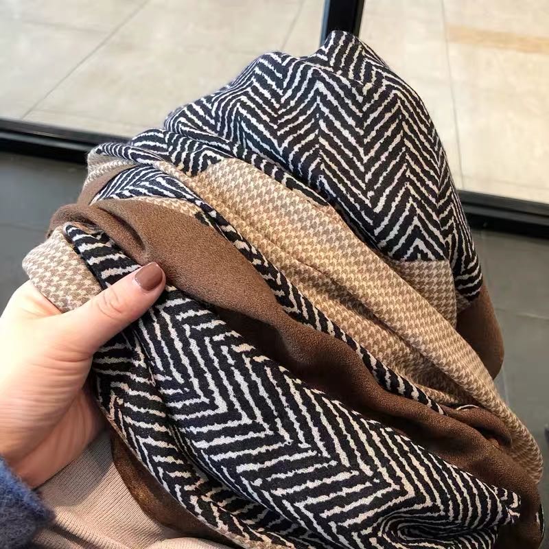 Multiple styling options for the dual-use long scarf