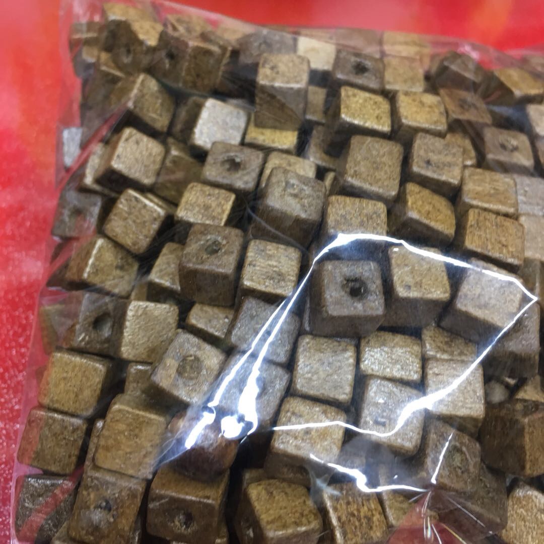 Factory direct sales of wooden square necklace, bracelet and string-style accessories details Picture