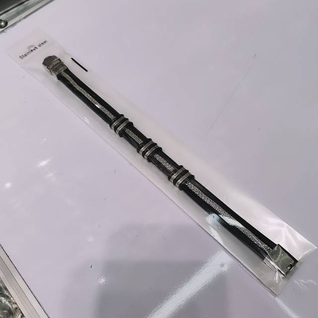 厂家直销铁链皮绳不锈钢手链中高低档男士女士皮革手腕手链手链手链饰品饰品手链手链手链手链手链手链