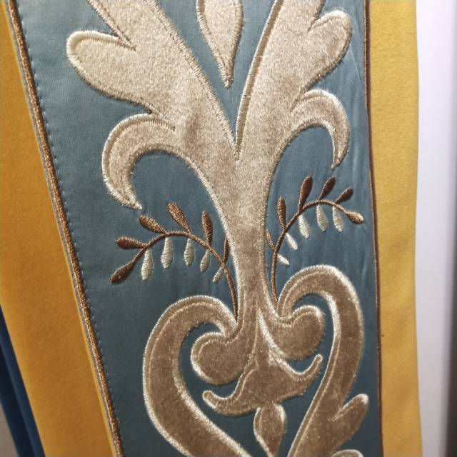 Plain-colored velvet fabric with lace trim is fashionable and novel for living room and bedroom curtains details Picture
