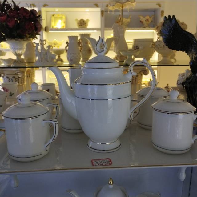 莫兰迪骨质瓷金边茶具一壶六杯带托盘图