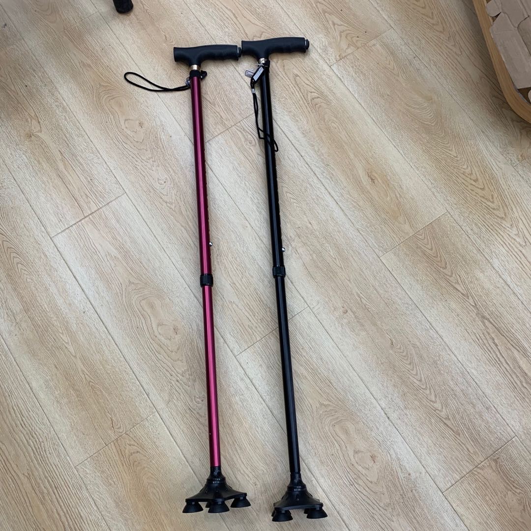 四脚拐杖拐柱带电筒户外