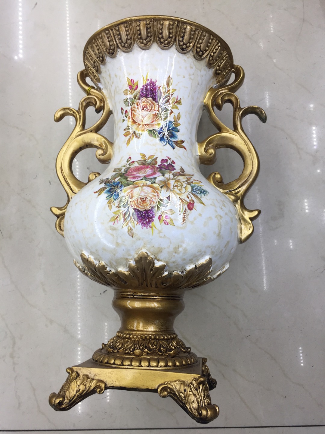 European-style handicraft vases and ornaments are sold directly by the manufacturer and can be customized based on samples