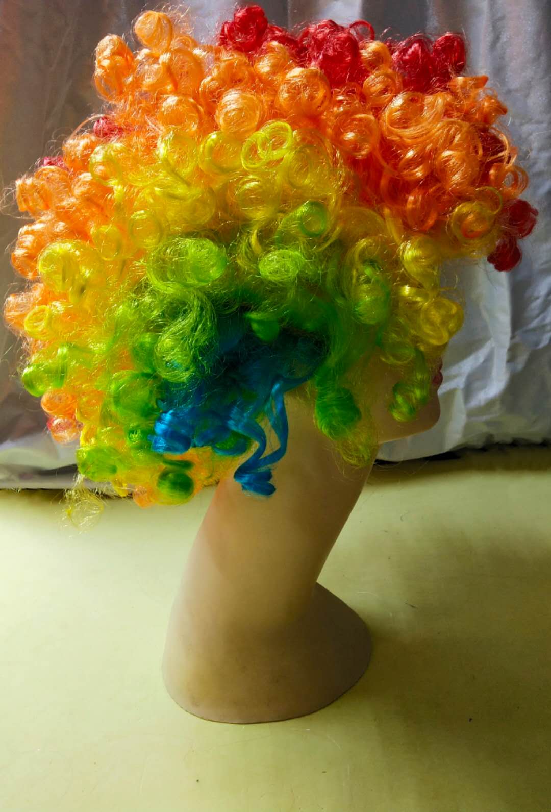 Colorful fan wigs, makeup balls, wigs, headwear, party performances, performance props, headwear details Picture