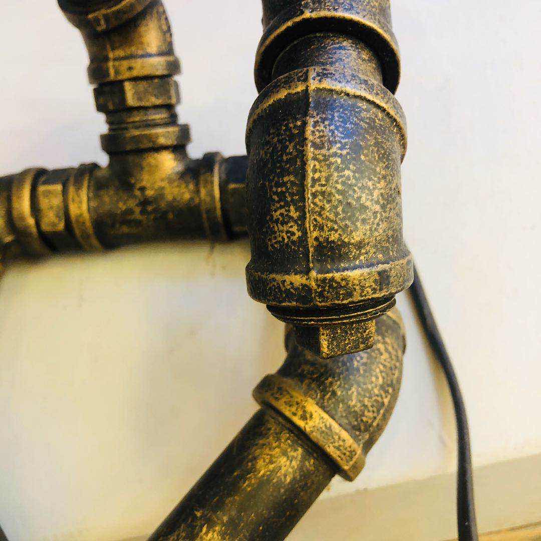 Industrial-style table lamp, personalized and creative decoration, coffee shop and bar table lamp, led retro and creative robot water pipe table lamp Specification image