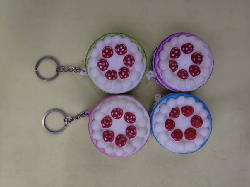 四色草莓蛋糕钥匙扣慢回弹仿真玩具手机挂件PU减压恶搞玩具