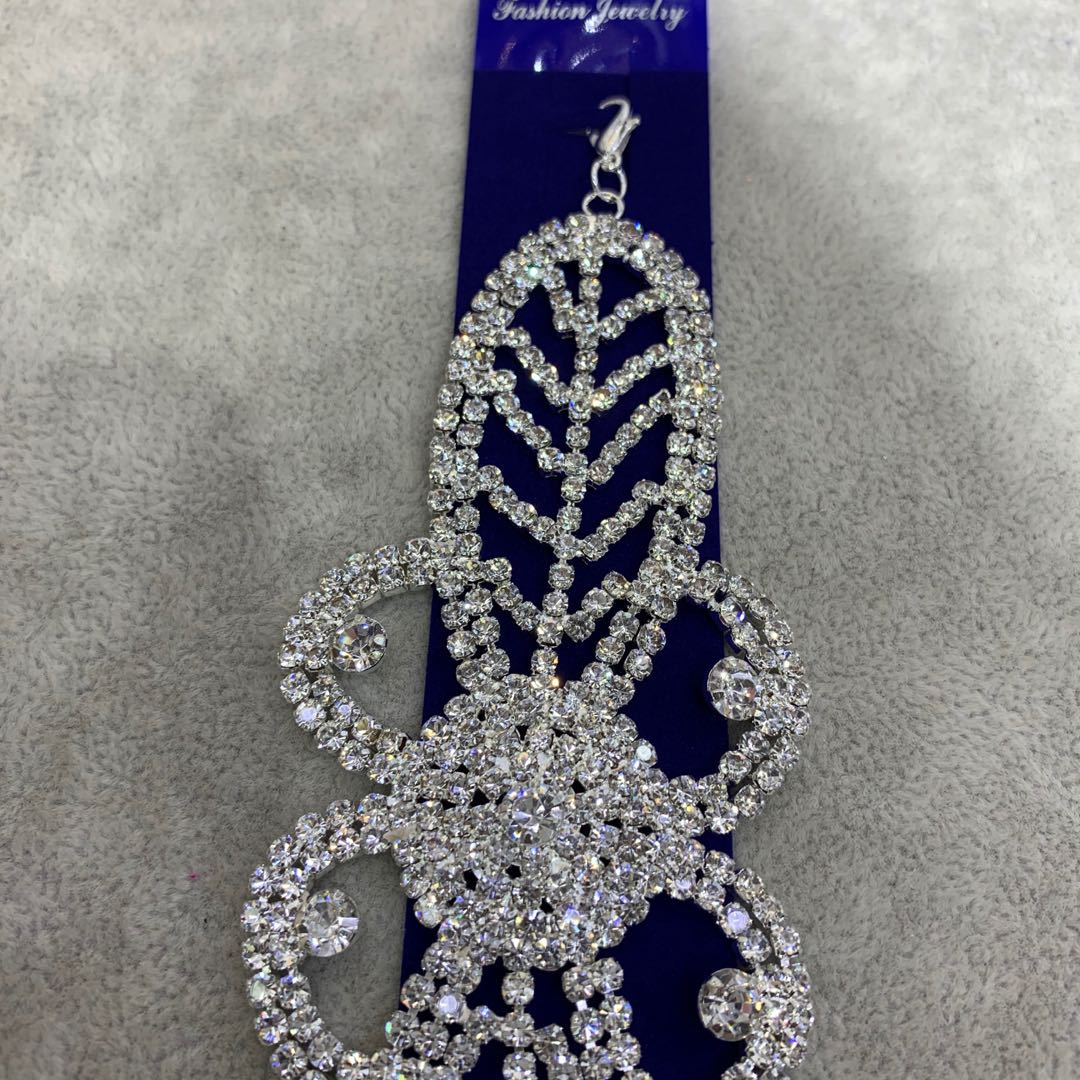 Crown headwear, hair accessories, adult hair combing accessories, exquisite accessories, elegant temperament, ladies' headwear, unique design, fashionable and trendy crown headwear details Picture