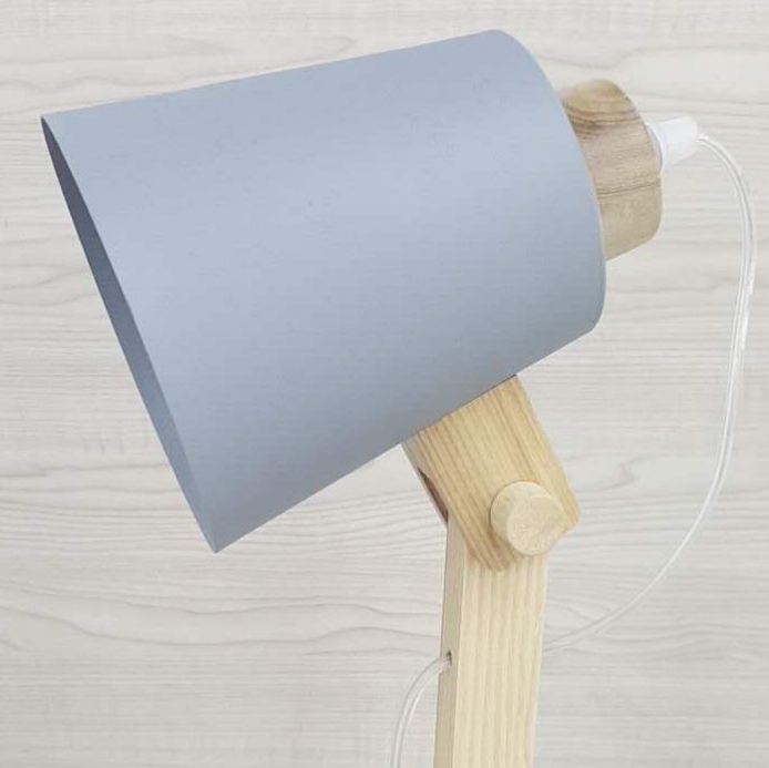 This small desk lamp is a simple and modern bedside lamp for the bedroom and study details Picture